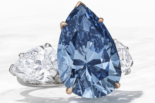 Đấu giá viên kim cương quý hiếm 'Bleu Royal'