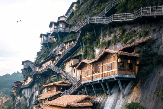 Thung lũng cổ tích nơi những ngôi nhà treo trên vách đá: Hơn 9.400 tỷ để "hồi sinh", nơi được truyền miệng là "vùng đất trường sinh" của Trung Quốc