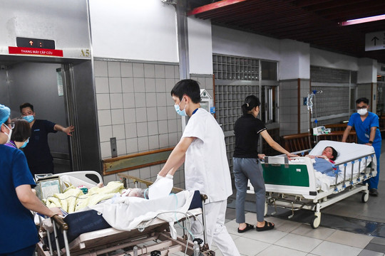 Bệnh viện Bạch Mai chi gần 4.000 tỷ đồng mua trang thiết bị, vật tư, thuốc