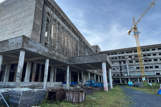 Nhà thầu thi công chậm phản hồi về dự án bệnh viện nghìn tỷ ‘đắp chiếu’
