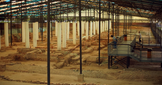 Khu khảo cổ khổng lồ rộng hơn 45.000m2 là nơi khai quật nhiều bảo vật quốc gia, được coi là tài sản vô giá của Việt Nam