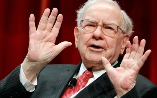 Warren Buffett nói một đằng, làm một nẻo?