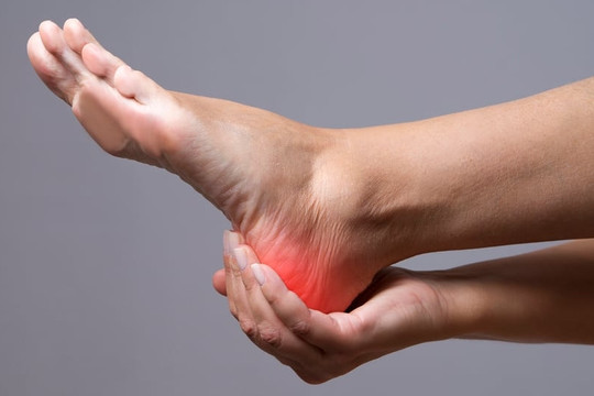 Điểm danh 6 nguyên nhân khiến gót chân đau nhói khi di chuyển