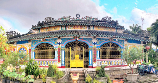 Ngôi chùa cổ tồn tại xuyên 3 thế kỷ trên “đất Phật”, tổ điện đặt tượng Phật A Di Đà bằng đất sét thếp vàng hơn trăm năm tuổi