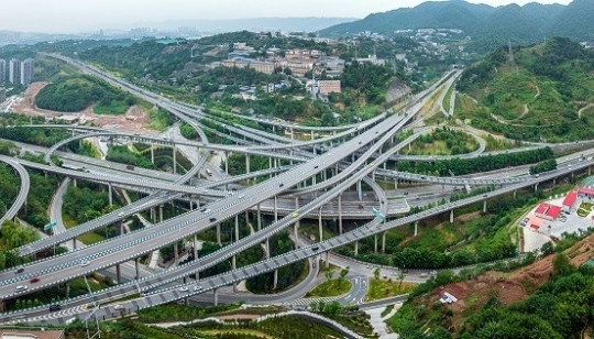 Đỉnh cao cây cầu "mê cung" ở Trung Quốc: 5 tầng, 20 làn đường, rẽ "sai 1 ly là đi 1 dặm" đến GPS cũng rối loạn