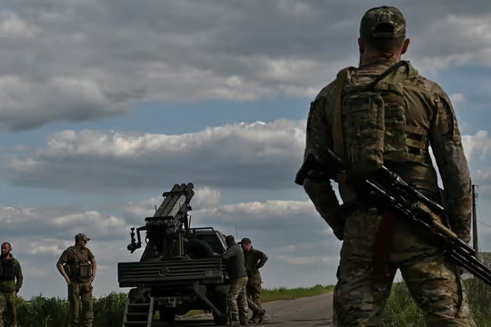 Rộ tin lính nước ngoài rời Ukraine, Hungary muốn Moscow - Kiev ký lệnh ngừng bắn