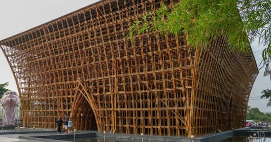 Nhà tre lớn nhất Việt Nam rộng 700m2, tạo nên từ 42.000 thân tre tầm vông, được tạp chí kiến trúc hàng đầu thế giới “gọi tên”