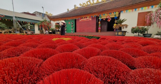 Ấn tượng ngôi làng hương 100 tuổi nổi tiếng của Việt Nam với sắc màu rực rỡ