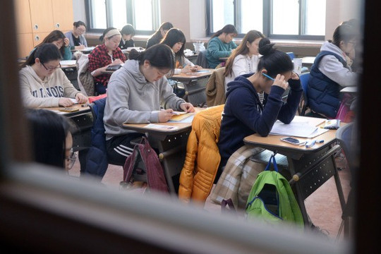 Hơn nửa triệu thí sinh Hàn Quốc bước vào kỳ thi đại học đầy áp lực