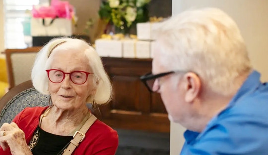 Bí quyết ‘chọn bạn mà chơi’ giúp cụ bà sống thọ 102 tuổi