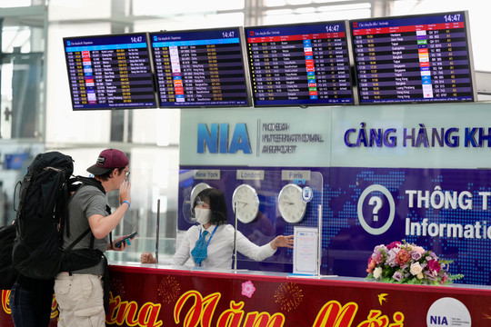 Giá vé máy bay Tết Nguyên đán đang 'neo' ở mức cao