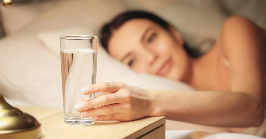 Uống nước buổi sáng rất tốt, nhưng có 3 sai lầm mà nhiều người không biết dễ mắc phải: Có thể gây tổn hại tới tim, thận và dạ dày