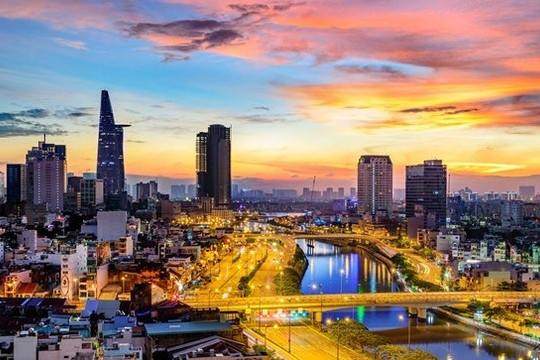 Quận nhỏ nhất Việt Nam cũng là quận duy nhất có 3 mặt giáp sông, sẽ có đến 8 cây cầu, mật độ dân số cao nhất cả nước
