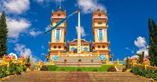 Đến thành phố được mệnh danh "Tiểu Paris" Việt Nam ngắm nhìn vẻ đẹp của Thánh thất Đạo Cao Đài lớn nhất cả nước