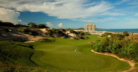 Thành phố biển chứa "kho báu" từng được định giá 5 tỷ USD của Việt Nam là nơi sở hữu sân golf vừa được vinh danh tốt nhất châu Á