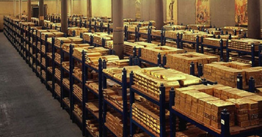 Căn hầm đá chứa 5.000 tấn vàng, được trang bị cánh cửa nặng 22 tấn, có khả năng chống bom nguyên tử