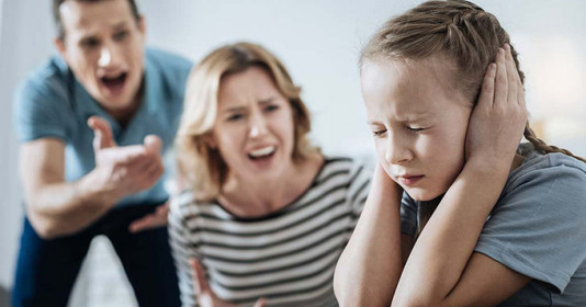 8 kiểu cha mẹ “độc hại” khiến trẻ tổn thương tâm lý nhưng lầm tưởng đó là tốt cho con