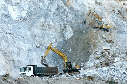 Vi phạm một loạt hành vi trong lĩnh vực khoáng sản, một công ty khai thác mỏ bị cảnh cáo