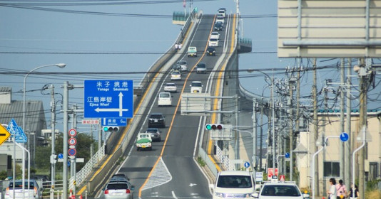 Cây cầu dài 1,7km dốc đứng như đường tàu lượn siêu tốc