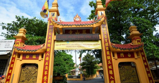 Ngôi chùa Việt nổi tiếng có tiếng chuông vọng từ ao sen, là cổ tự đẹp nhất nhì Nam Bộ, sở hữu một loài cây quý hiếm bậc nhất