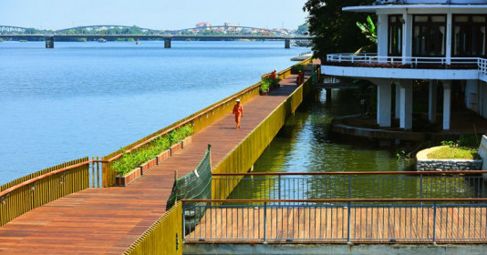 Cây cầu gỗ lim bạc tỷ, “dát” 7 tấn đồng độc nhất Việt Nam: Diện tích hơn 2.400m2, ghép từ 16.000 thanh gỗ