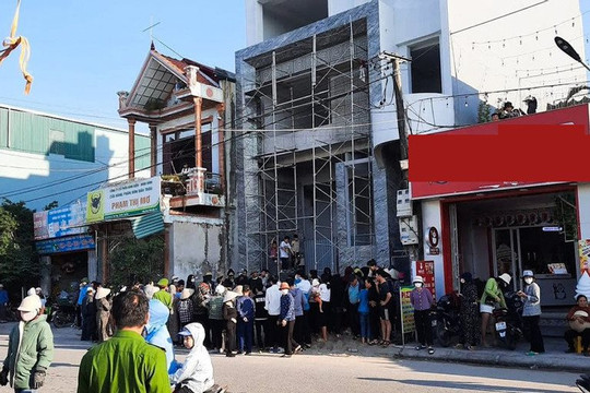 Vợ chồng ở Thái Bình tuyên bố vỡ hụi, hàng chục người mang quan tài đi tìm