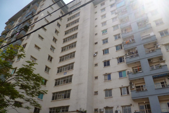 Vì sao loạt chung cư tại khu đô thị Yên Hòa trì hoãn cấp sổ đỏ trong 15 năm?