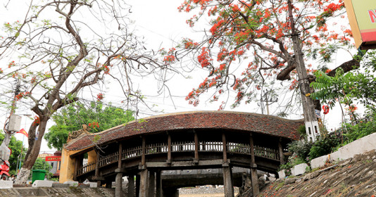 Chiêm ngưỡng cây cầu ngói cổ 500 năm tuổi được ví như hình tượng rồng uốn lượn, độc đáo bậc nhất Việt Nam