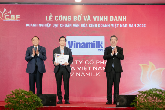 Vinamilk được vinh danh “Doanh nghiệp đạt chuẩn văn hoá kinh doanh Việt Nam”