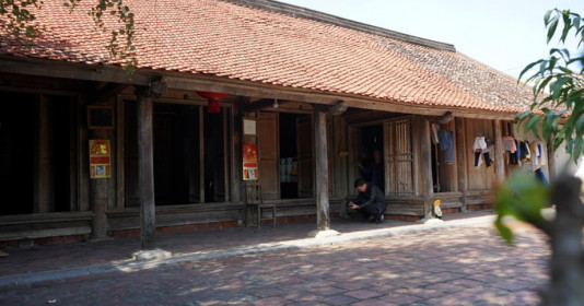 Nhà cổ hơn 200 năm tuổi có 7 gian bằng gỗ, được UNESCO phong tặng danh hiệu là 1 trong 10 ngôi nhà cổ đẹp nhất Việt Nam