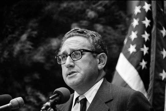 Cựu Ngoại trưởng Mỹ Henry Kissinger qua đời ở tuổi 100