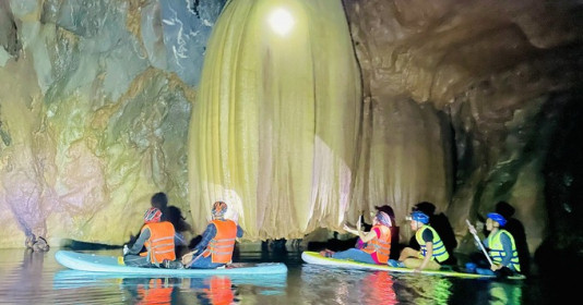 Khám phá hang động 1,5km "xẻ đôi" dãy Trường Sơn: Có suối ngầm chảy từ biên giới Việt - Lào, thạch nhũ đẹp như tấm lụa
