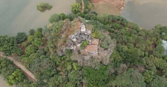 Ngôi chùa cổ tồn tại hơn 6 thế kỷ, "treo mình" trên đỉnh núi Vô Vi ở ngoại thành Hà Nội