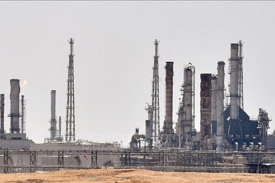 Nga, Saudi Arabia tiếp tục cắt giảm sản lượng dầu