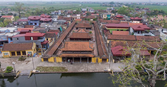 Ngôi làng trăm tuổi hình cá chép độc nhất Việt Nam nổi tiếng hiếu học, là quê hương của cố Tổng Bí thư Trường Chinh