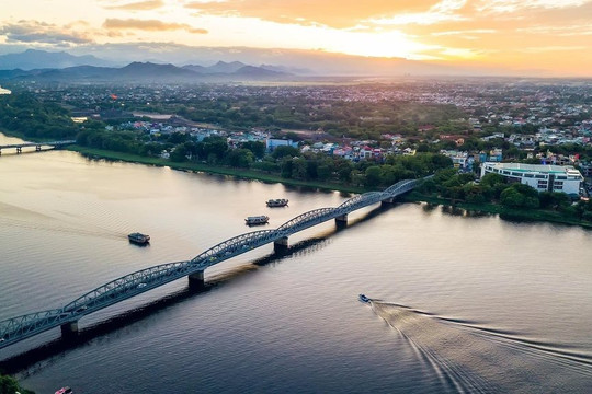 Thừa Thiên Huế đấu giá đất “vàng” dọc sông Hương, giá khởi điểm 824 triệu đồng