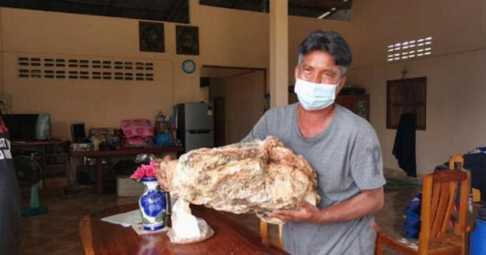 Người đàn ông đổi đời nhờ vớt được 'báu vật biển cả' nặng 30kg, cảnh sát lập tức vào cuộc: Báu vật trị giá 30 tỷ lộ diện