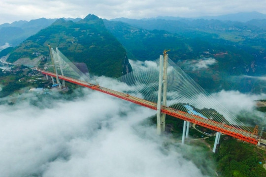 Chuyên gia khẳng định cần 300 năm, thực tế Trung Quốc chỉ mất 3 năm để hoàn thành cây cầu cao nhất thế giới