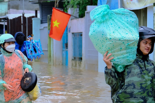 Liên tiếp ngập úng, dân vùng 'rốn lụt' Đà Nẵng hoang mang tính chuyện bán nhà