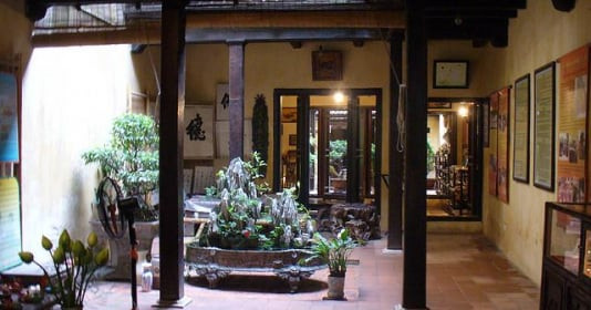 Ngôi nhà trăm năm tuổi lưu giữ nét đẹp Hà Thành xưa: Điểm đến yêu thích của du khách nước ngoài, được công nhận là Di sản cấp Quốc gia