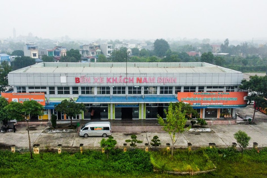Hàng loạt vi phạm xây dựng, đất đai tại Bến xe khách Nam Định
