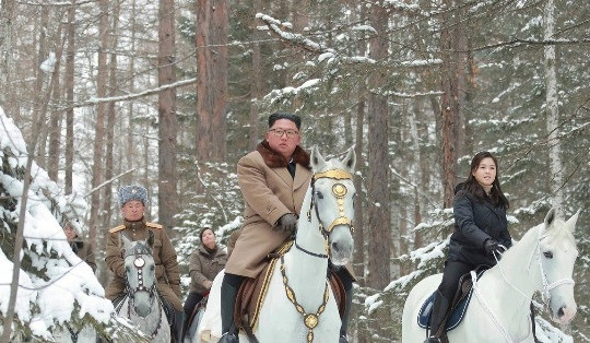 Triều Tiên kêu gọi người dân leo núi thiêng theo gương ông Kim Jong Un