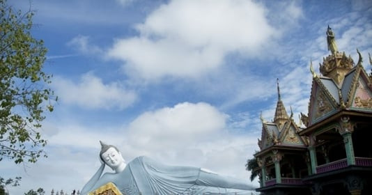 Tỉnh thành có tên gọi ‘kho chứa bạc của nhà vua’, được mệnh danh là ‘xứ sở chùa vàng’ Việt Nam với pho tượng Phật Thích Ca nhập niết bàn ngoài trời lớn nhất cả nước