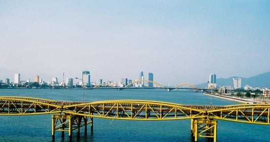 Chiêm ngưỡng cây cầu lâu đời nhất nối đôi bờ sông Hàn, là cây cầu có kiến trúc vòm bằng giàn thép Poni hiếm hoi tại Việt Nam