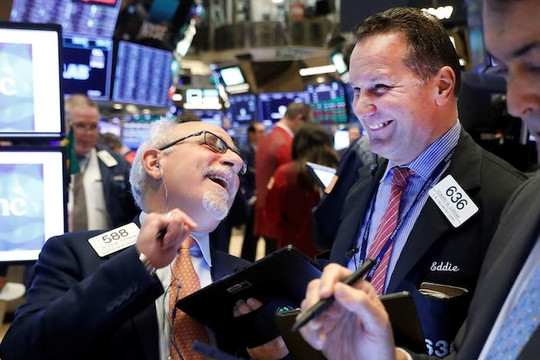 Thị trường tài chính 'bùng nổ' sau cuộc họp FOMC