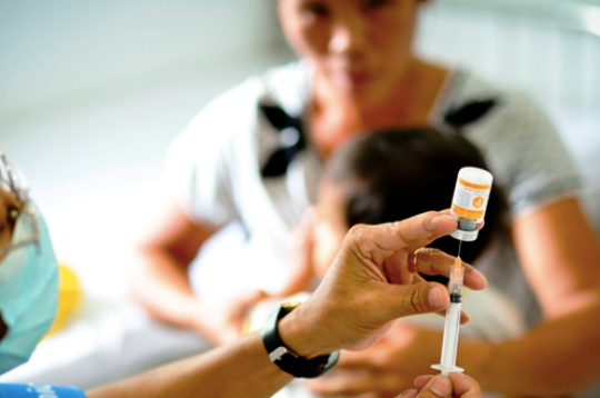 Bộ Y tế thừa nhận thiếu vắc xin miễn phí xảy ra trên toàn quốc, khi nào có đủ?