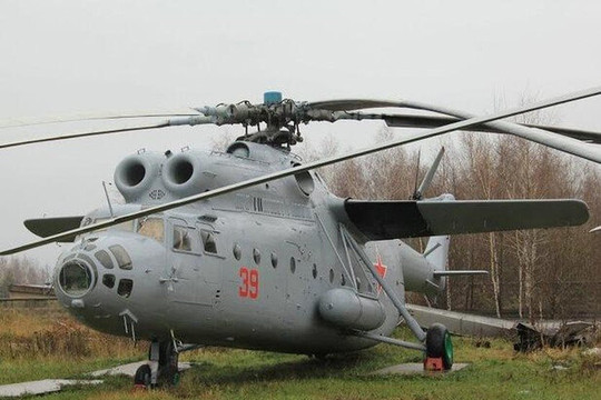 Cận cảnh chiếc trực thăng khổng lồ của Không quân Việt Nam từng lớn nhất thế giới, có thể cẩu cả chiến đấu cơ