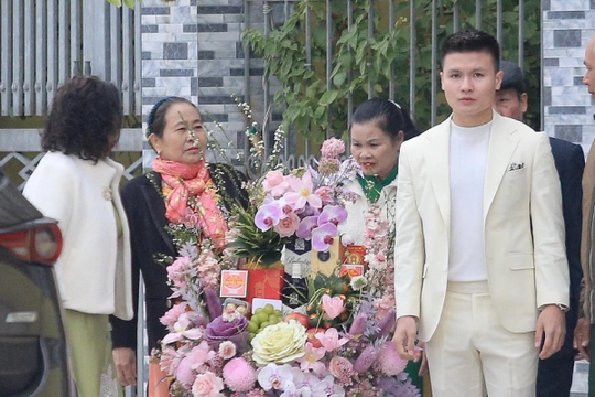 Quang Hải bảnh bao trong lễ dạm ngõ, chính thức thông báo thời gian làm lễ ăn hỏi với bạn gái 3 năm