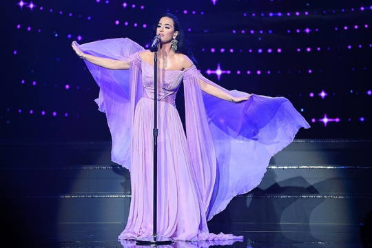 Ngôi sao đình đám Katy Perry biểu diễn tại Lễ trao giải VinFuture 2023, thần thái ngôi sao 'tràn màn hình'