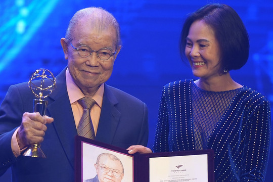 GS Võ Tòng Xuân giành giải thưởng VinFuture 2023